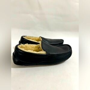 Ugg men’s ascot leather moccasins size 9